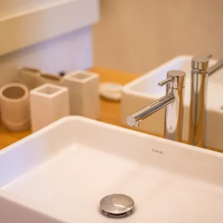 Apartment Paraiso Garden Suite--- Spacious & Downtown