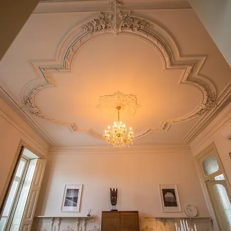 Paraiso Garden Suite--- Spacious & Downtown Oporto