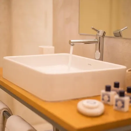 Apartment Paraiso Garden Suite--- Spacious & Downtown