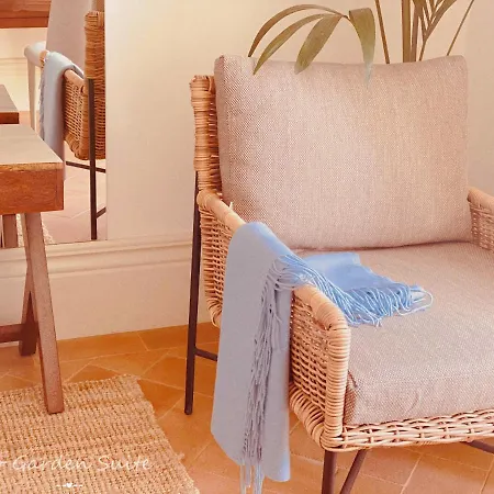 Paraiso Garden Suite--- Spacious & Downtown *